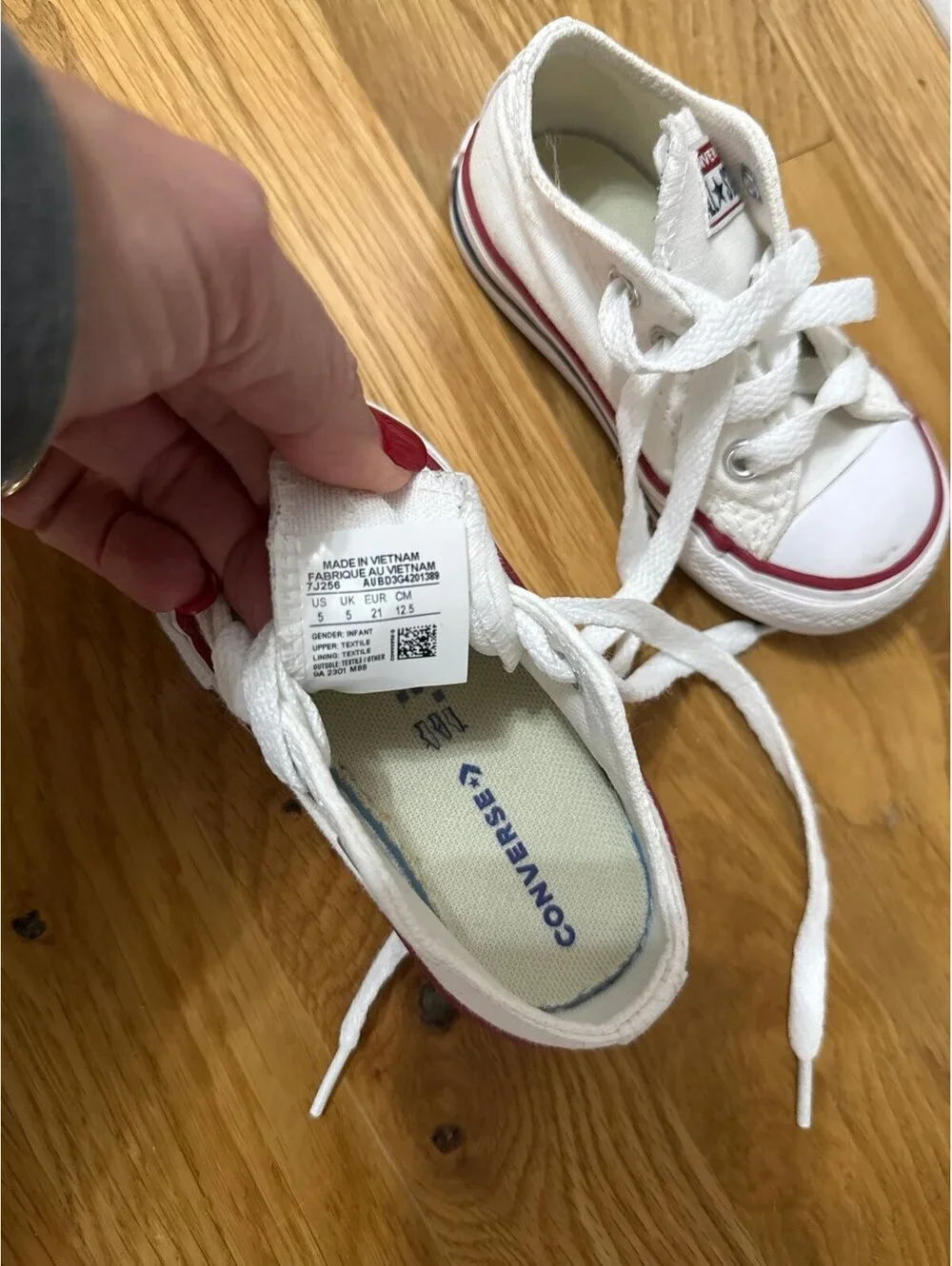 Converse Kid’s White Sneakers Size 5